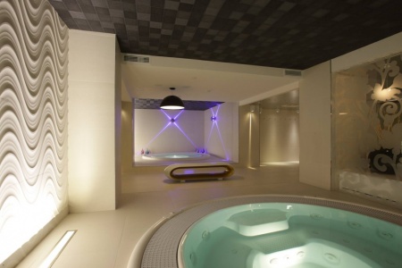 Переливной спа-бассейн AstralPool Coliseum Переливной спа-бассейн AstralPool Coliseum