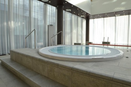 Переливной спа-бассейн AstralPool Coliseum Переливной спа-бассейн AstralPool Coliseum